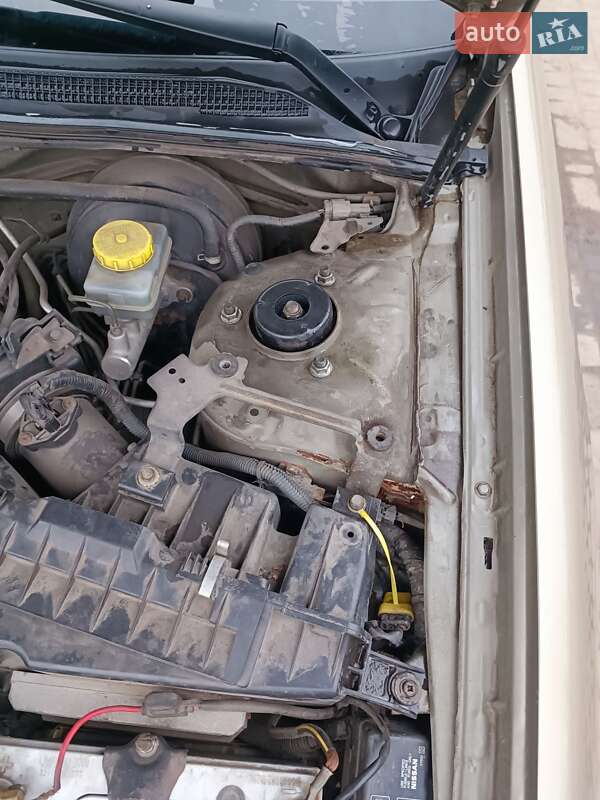 Седан Nissan Maxima 2002 в Днепре