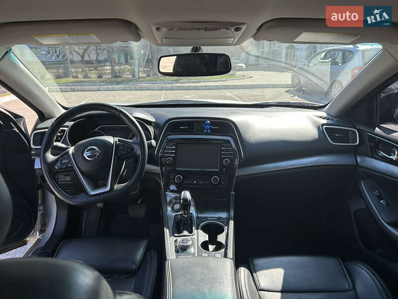 Седан Nissan Maxima 2017 в Кам'янському