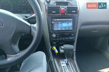 Седан Nissan Maxima 2000 в 