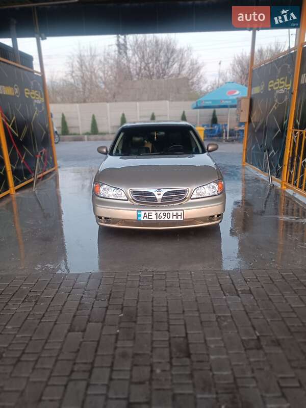Седан Nissan Maxima 2002 в Днепре