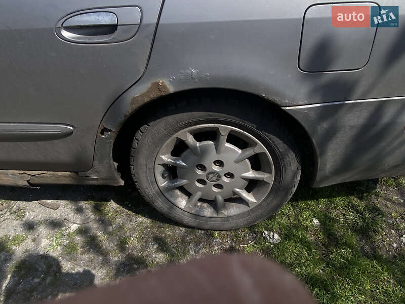 Седан Nissan Maxima 2000 в Днепре