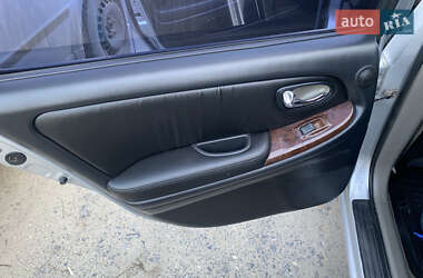Седан Nissan Maxima 2001 в 