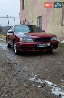 Седан Nissan Maxima 1995 в Дачном