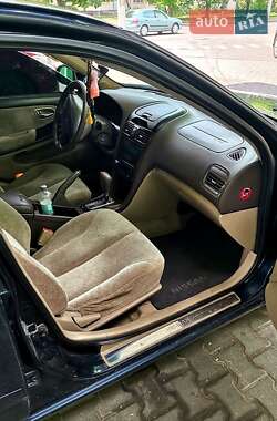 Седан Nissan Maxima 2000 в 