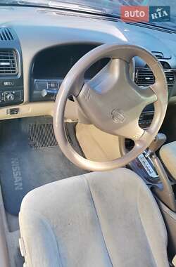 Седан Nissan Maxima 2000 в 