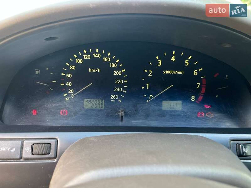 Седан Nissan Maxima 2000 в Одесі