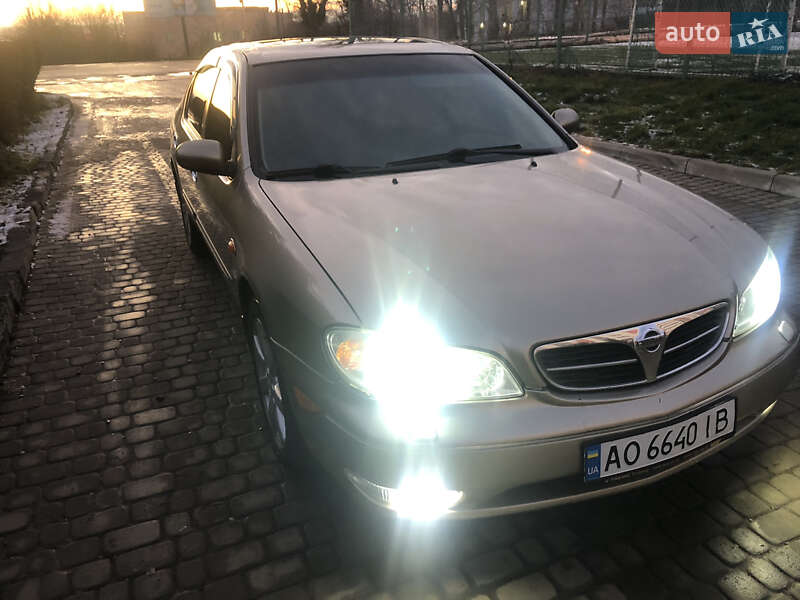 Седан Nissan Maxima 2003 в Ужгороде