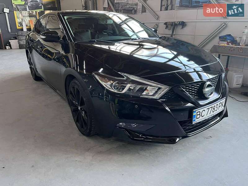 Седан Nissan Maxima 2015 в Львові
