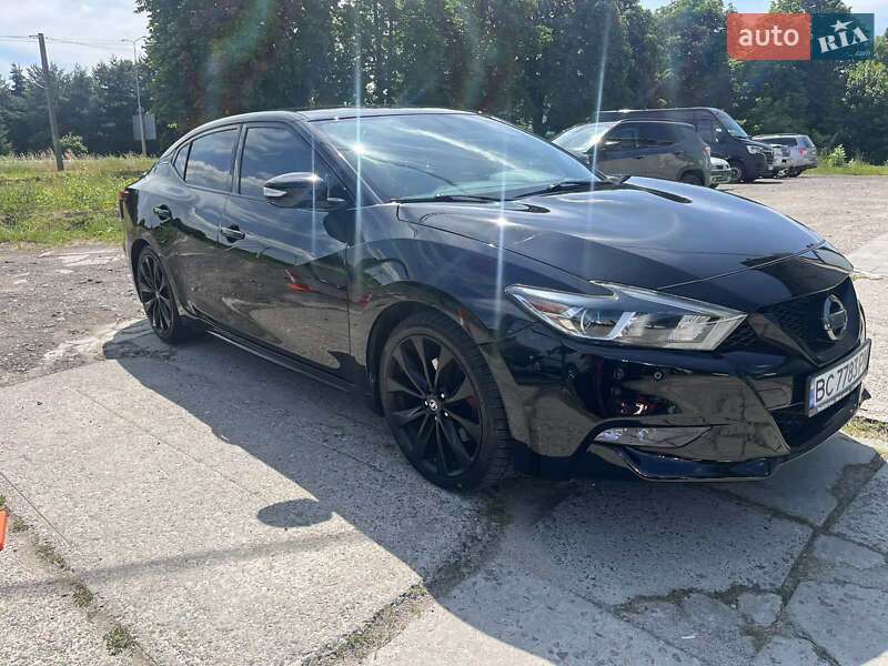 Седан Nissan Maxima 2015 в Львові