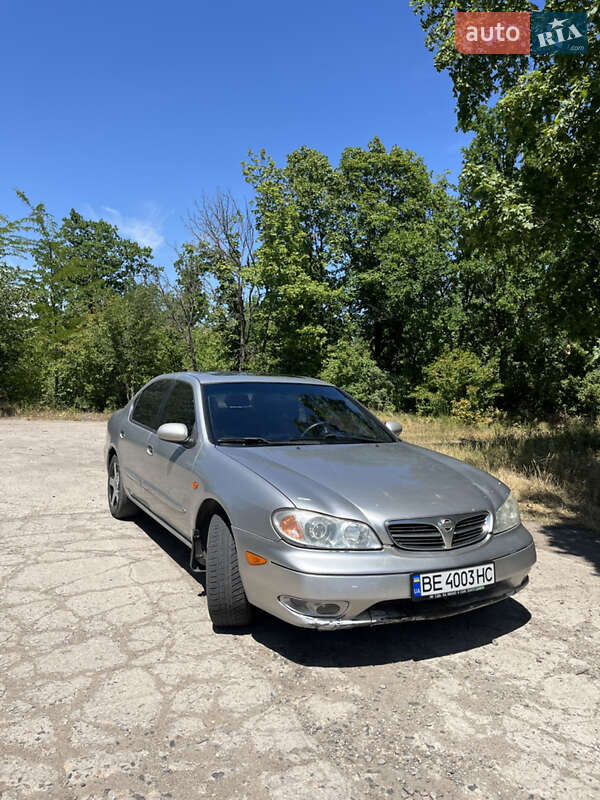 Седан Nissan Maxima 2002 в Южноукраинске