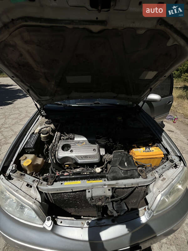 Седан Nissan Maxima 2002 в Южноукраинске