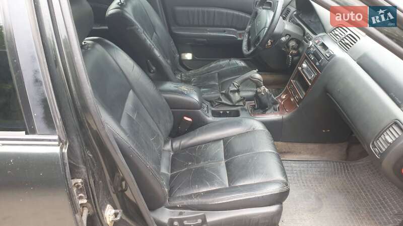 Седан Nissan Maxima 1996 в Днепре