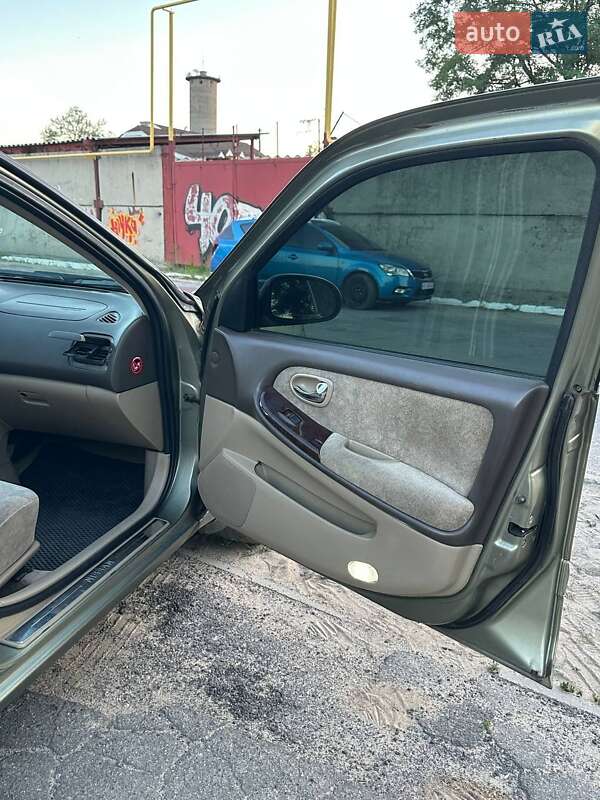 Седан Nissan Maxima 2000 в Днепре