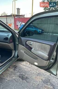 Седан Nissan Maxima 2000 в 