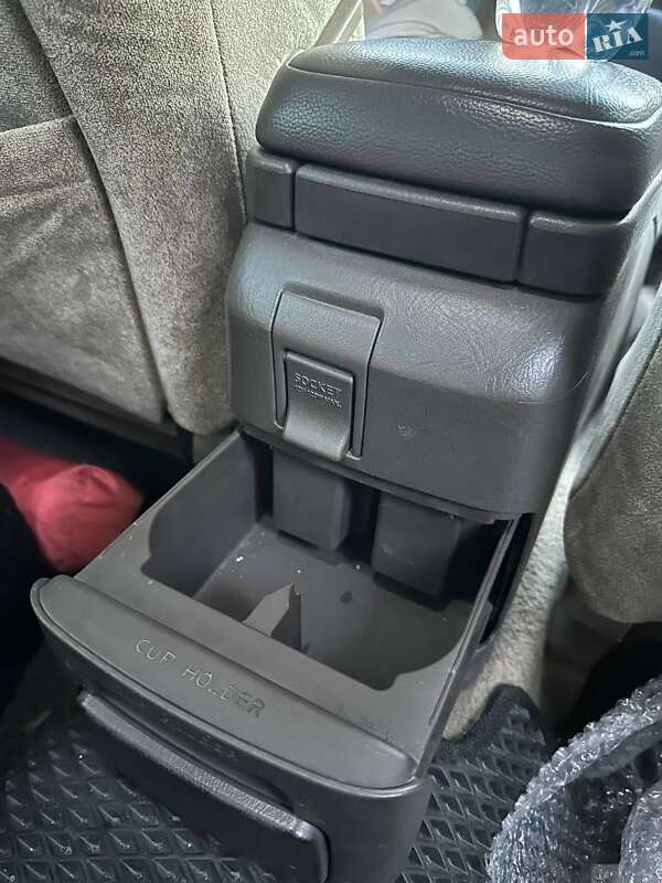 Седан Nissan Maxima 2000 в Днепре