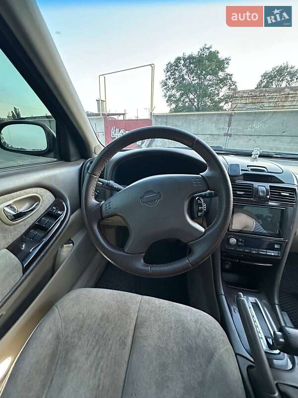 Седан Nissan Maxima 2000 в Днепре