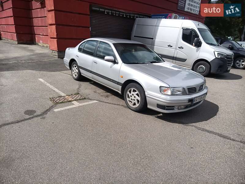Седан Nissan Maxima 1996 в Києві
