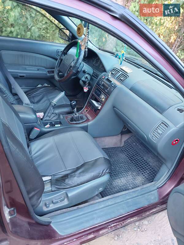 Седан Nissan Maxima 1997 в Измаиле
