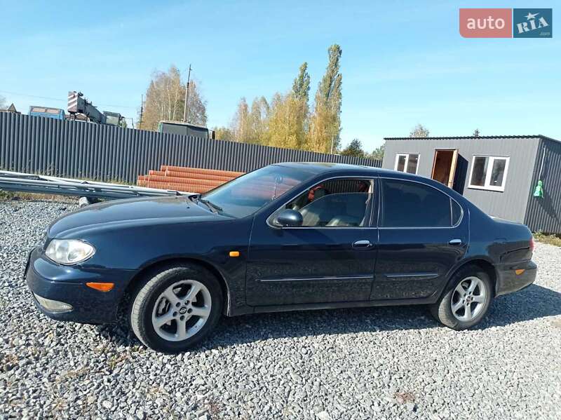 Седан Nissan Maxima 2002 в Понинке