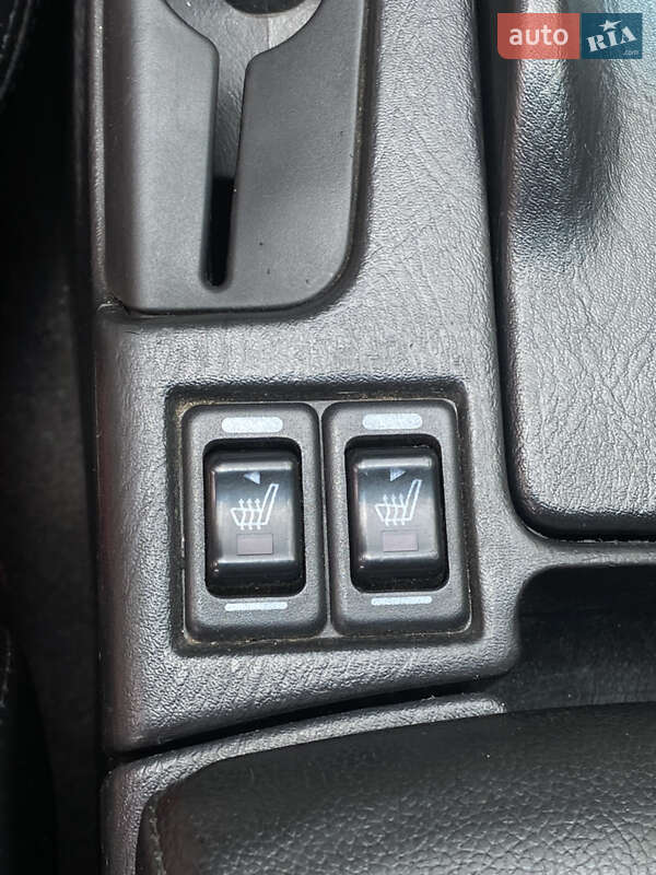 Седан Nissan Maxima 2002 в Чернигове