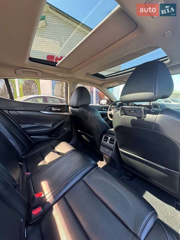 Седан Nissan Maxima 2019 в Измаиле