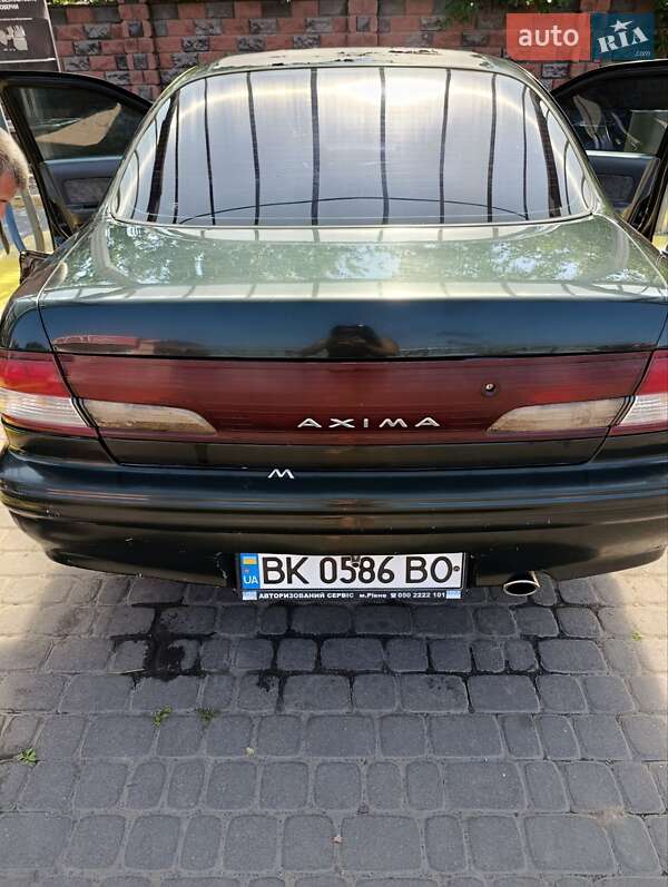 Седан Nissan Maxima 1997 в Ровно