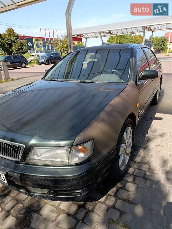 Седан Nissan Maxima 1997 в Ровно