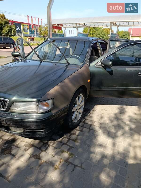 Седан Nissan Maxima 1997 в Ровно