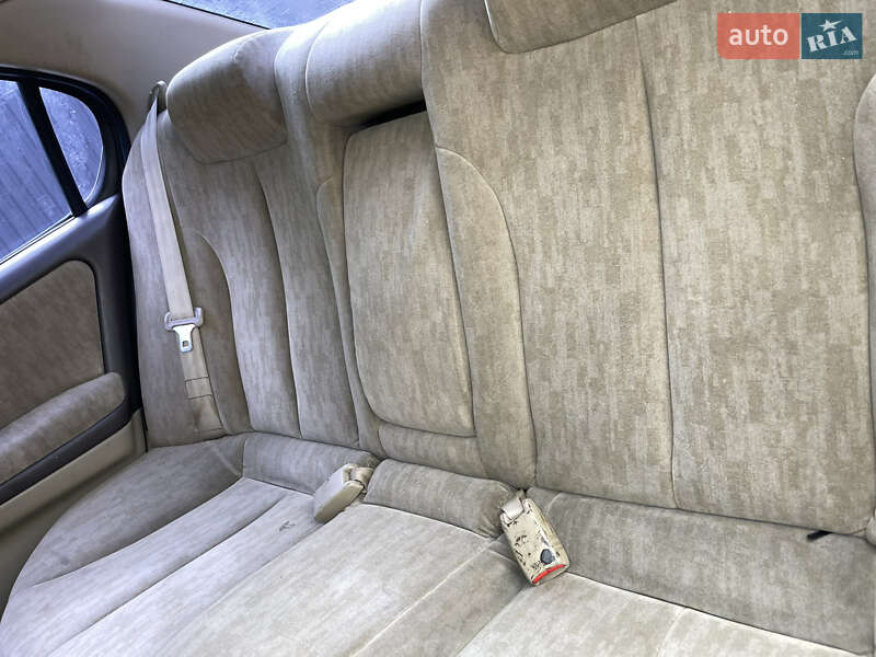 Седан Nissan Maxima 2000 в Києві