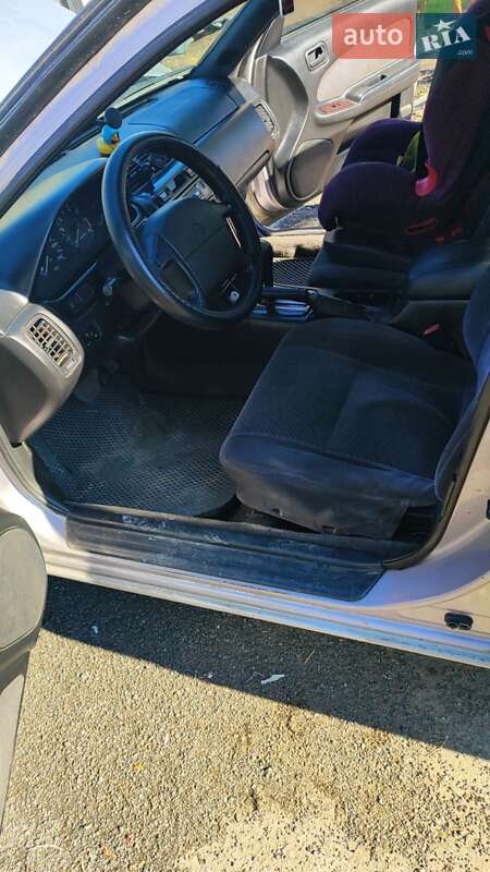 Седан Nissan Maxima 1995 в Нерубайском