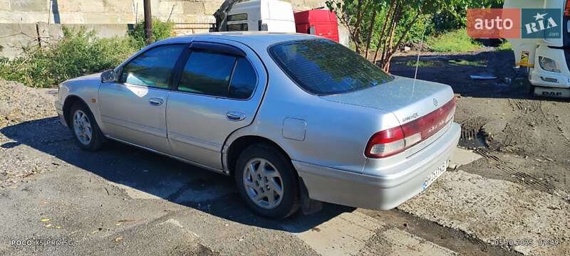 Седан Nissan Maxima 1995 в Нерубайском