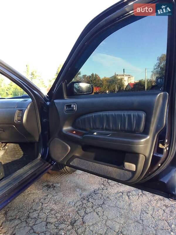 Седан Nissan Maxima 1996 в Измаиле