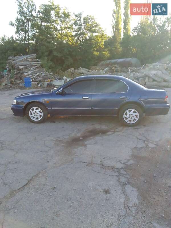 Седан Nissan Maxima 1996 в Измаиле