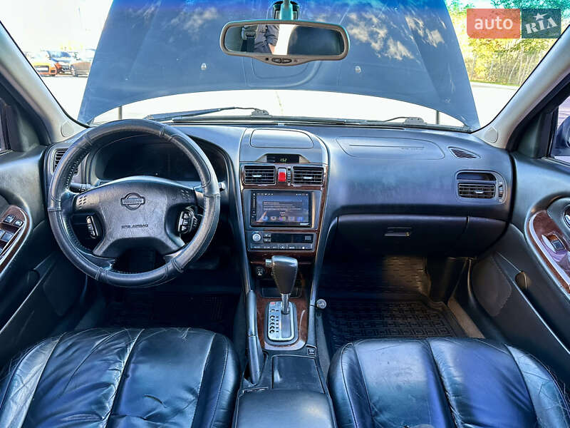 Седан Nissan Maxima 2000 в Одессе