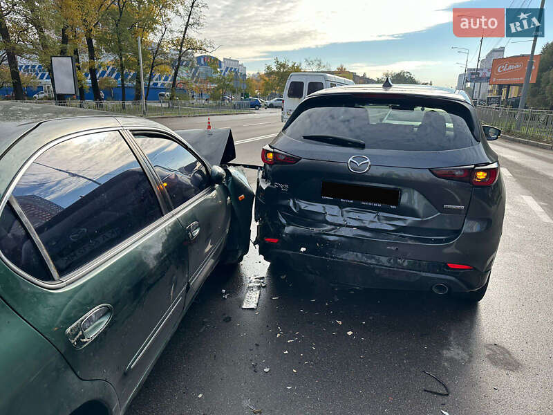 Седан Nissan Maxima 2000 в Києві