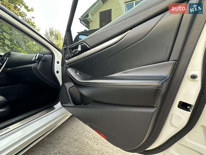 Седан Nissan Maxima 2017 в Киеве