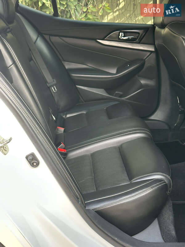 Седан Nissan Maxima 2017 в Киеве