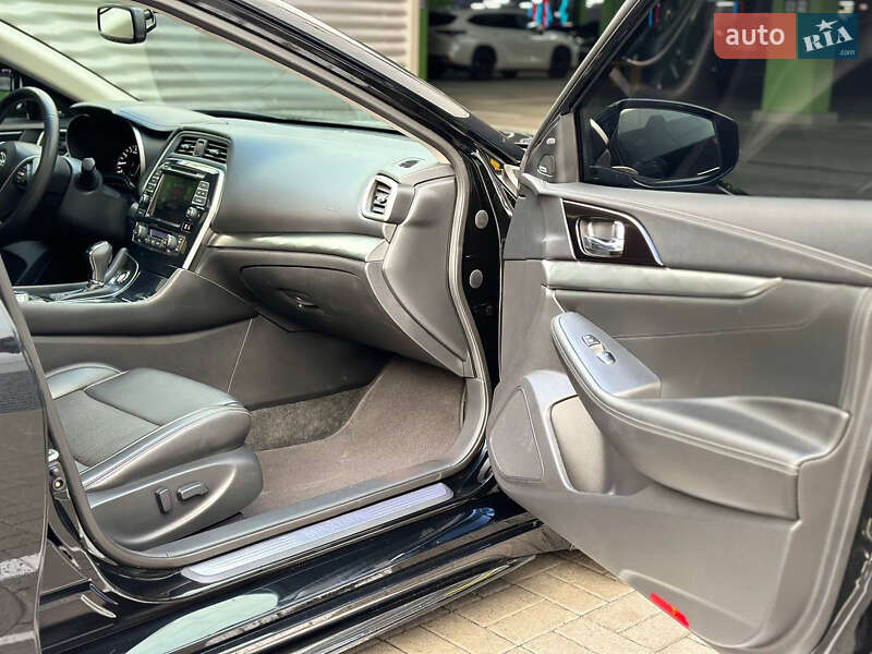Седан Nissan Maxima 2019 в Киеве