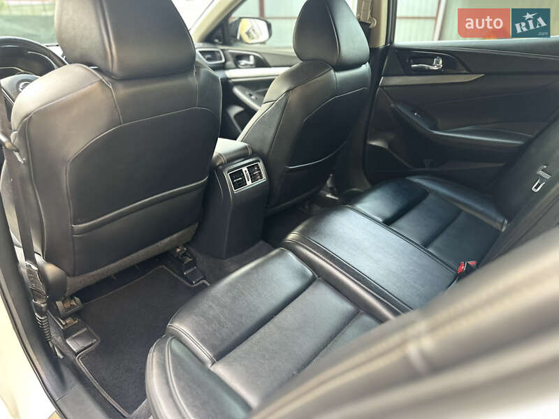 Седан Nissan Maxima 2017 в Киеве