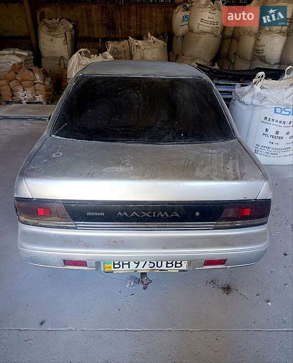Седан Nissan Maxima 1990 в Одессе