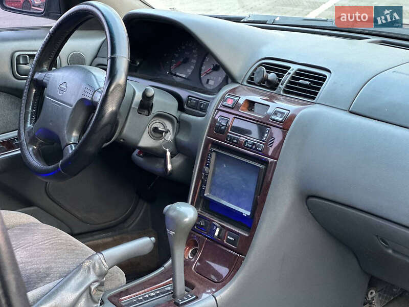 Седан Nissan Maxima 1998 в Одессе