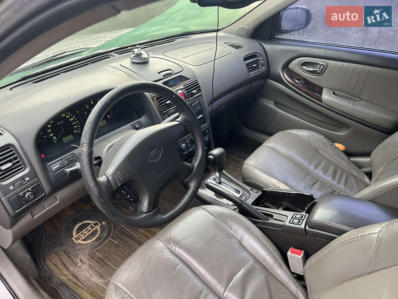 Седан Nissan Maxima 2002 в Києві