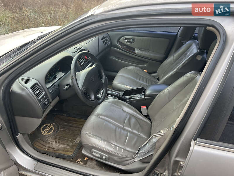 Седан Nissan Maxima 2002 в Києві