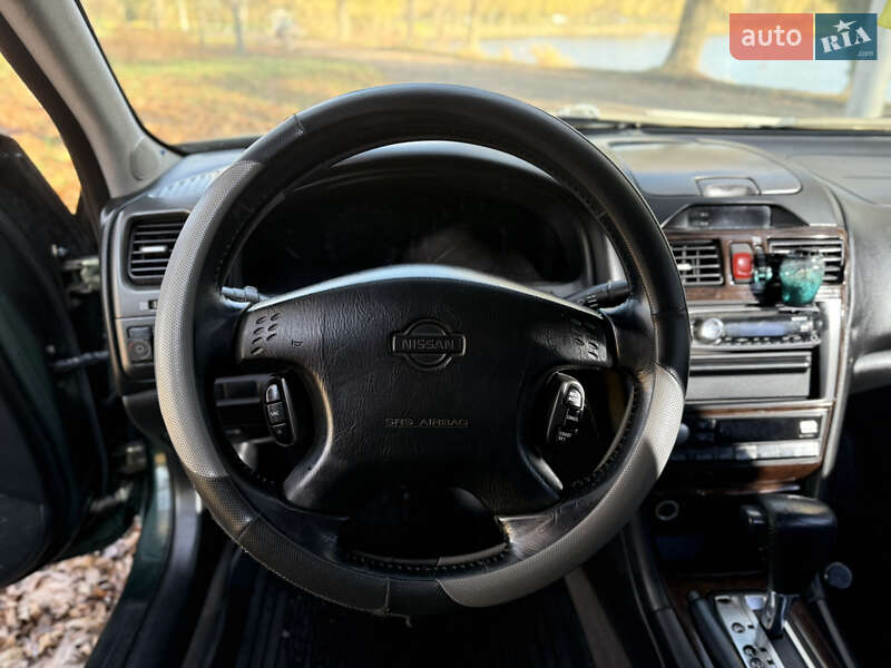 Седан Nissan Maxima 2001 в Ровно