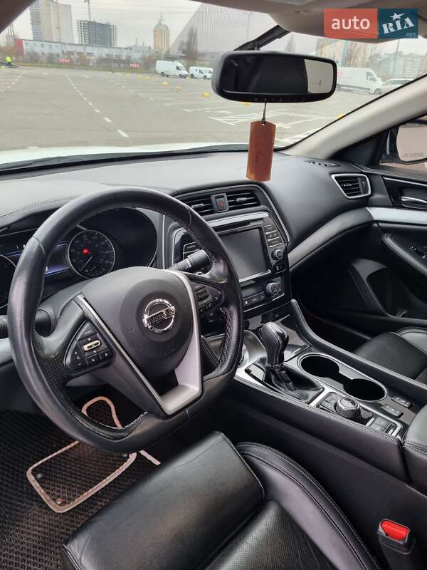 Седан Nissan Maxima 2016 в Киеве