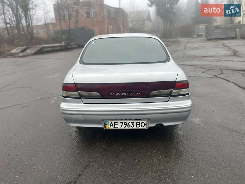 Седан Nissan Maxima 1997 в Литине