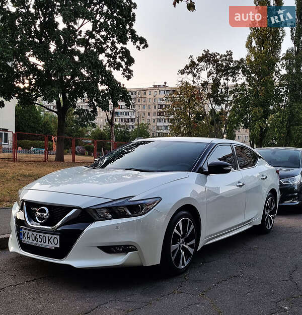 Седан Nissan Maxima 2016 в Киеве