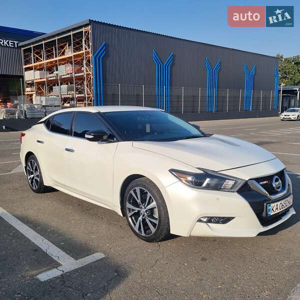 Седан Nissan Maxima 2016 в Киеве