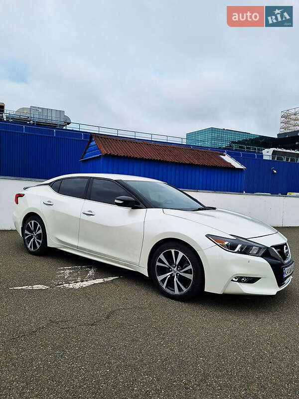Седан Nissan Maxima 2016 в Киеве