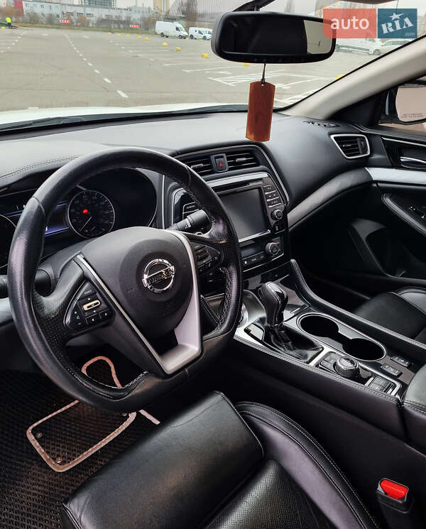 Седан Nissan Maxima 2016 в Киеве